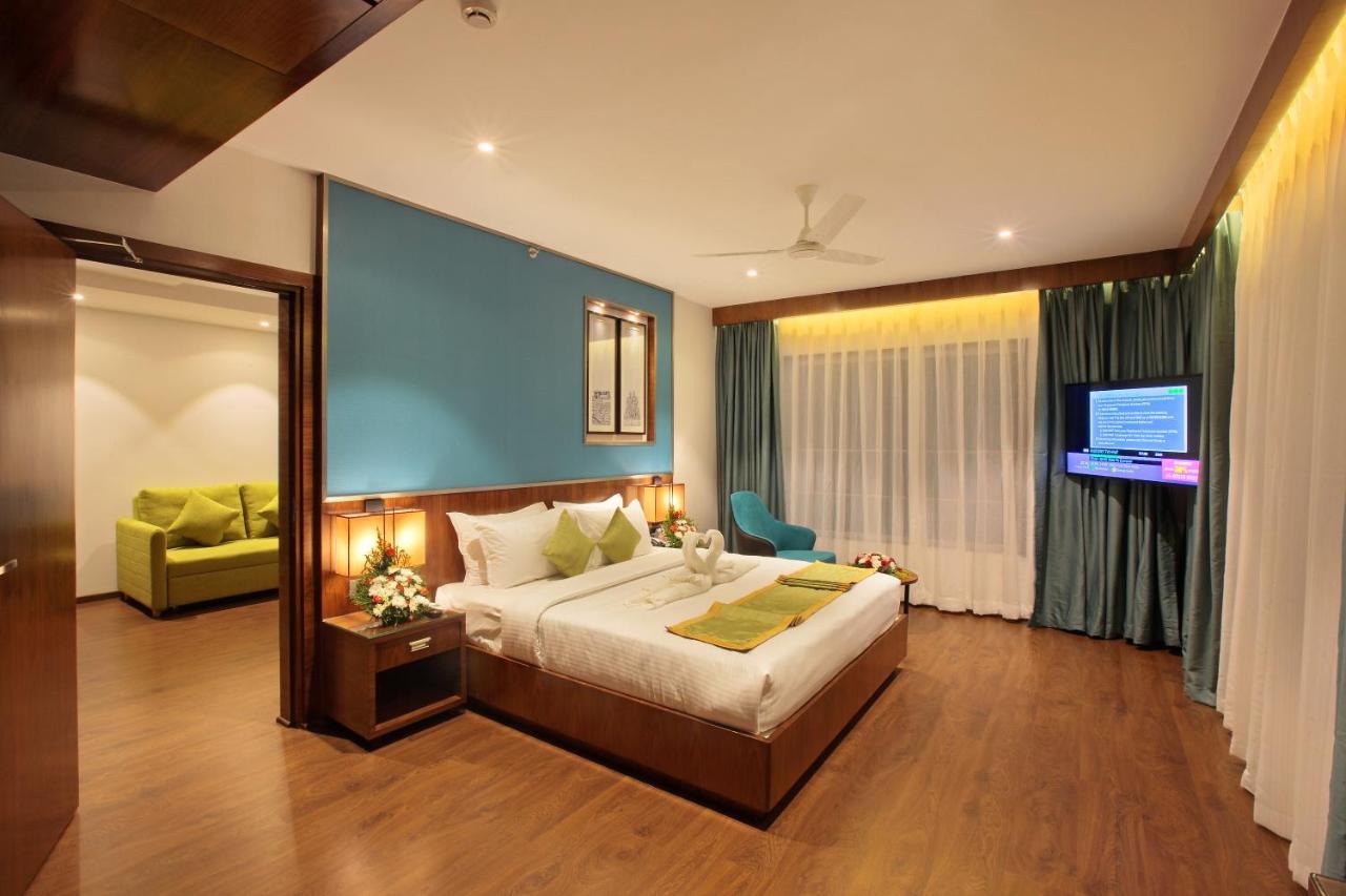 Hotel Ceasar Palace Thodupuzha Bagian luar foto